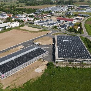 Schematische Darstellung der Lüftung mit dem GRAMMER Solar TWINSOLAR PV-Anlage mit 897,23 kWp auf zwei Hallen