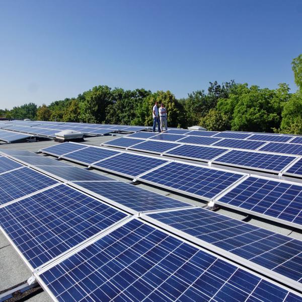 Refrigeración solar con energía fotovoltaica propia